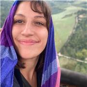 docente di matematica offre lezioni online a studenti di scuole medie e superiori di secondo grado